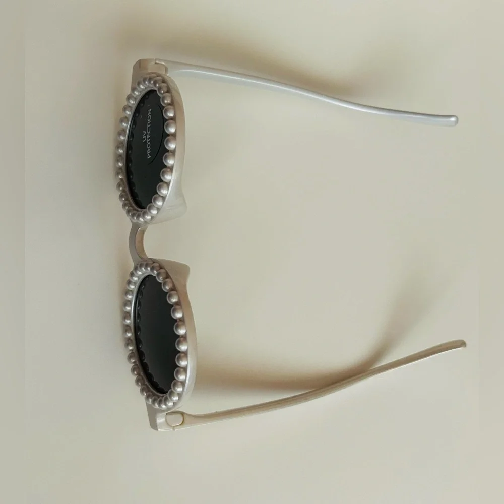 New Rachel Zoe Girl's Sunglasses Faux Pearl Rims Grey Temples UV Protection